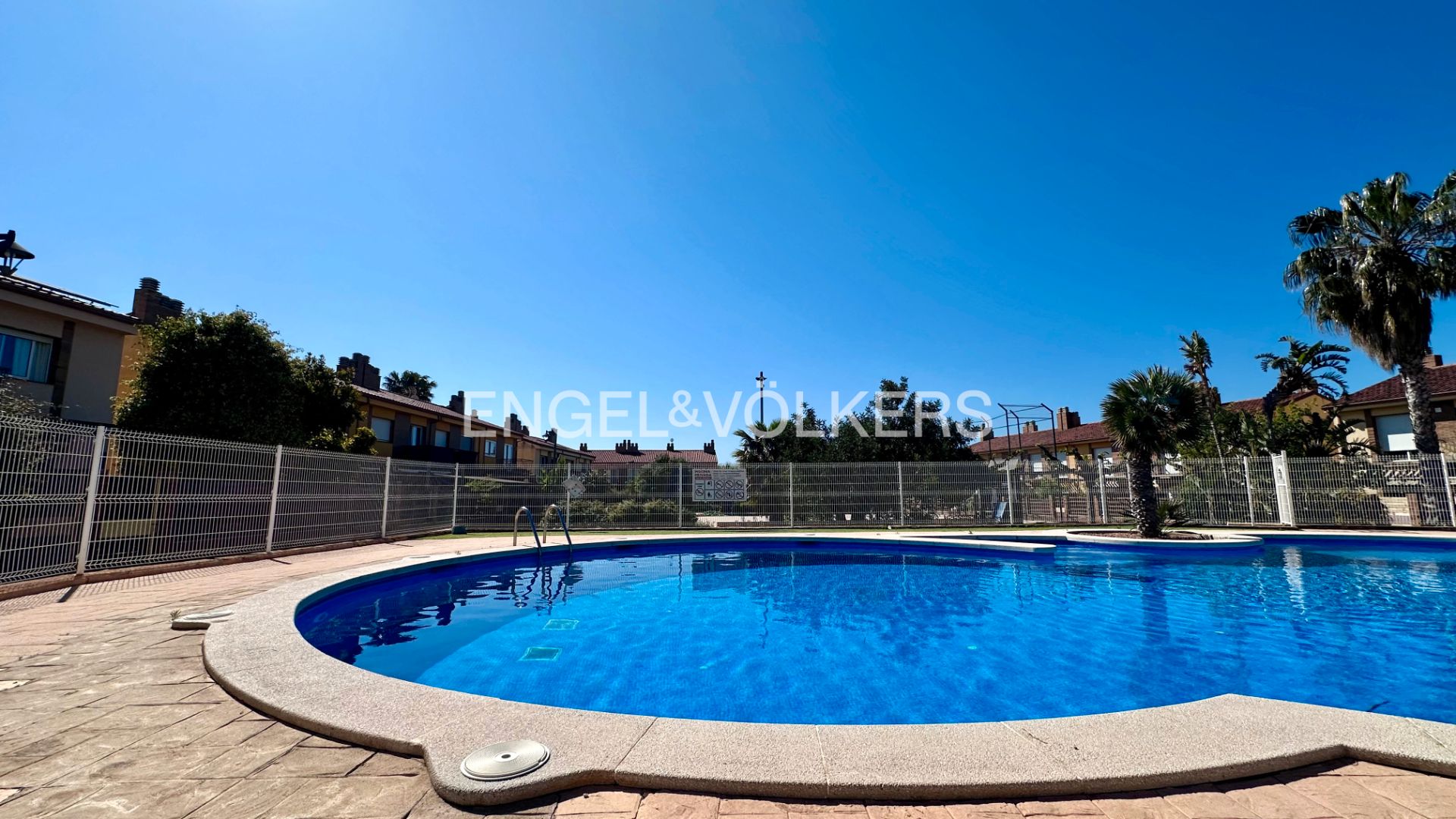 Piscina de Casa adosada en venta en Cambrils con Aire acondicionado, Calefacción y Jardín privado