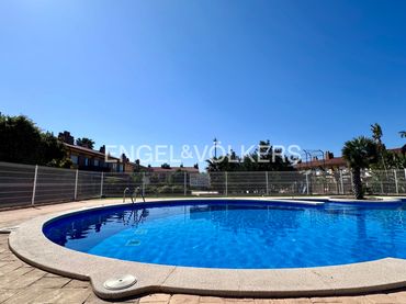 Terraced house with balcony for sale in Carrer Berna 35