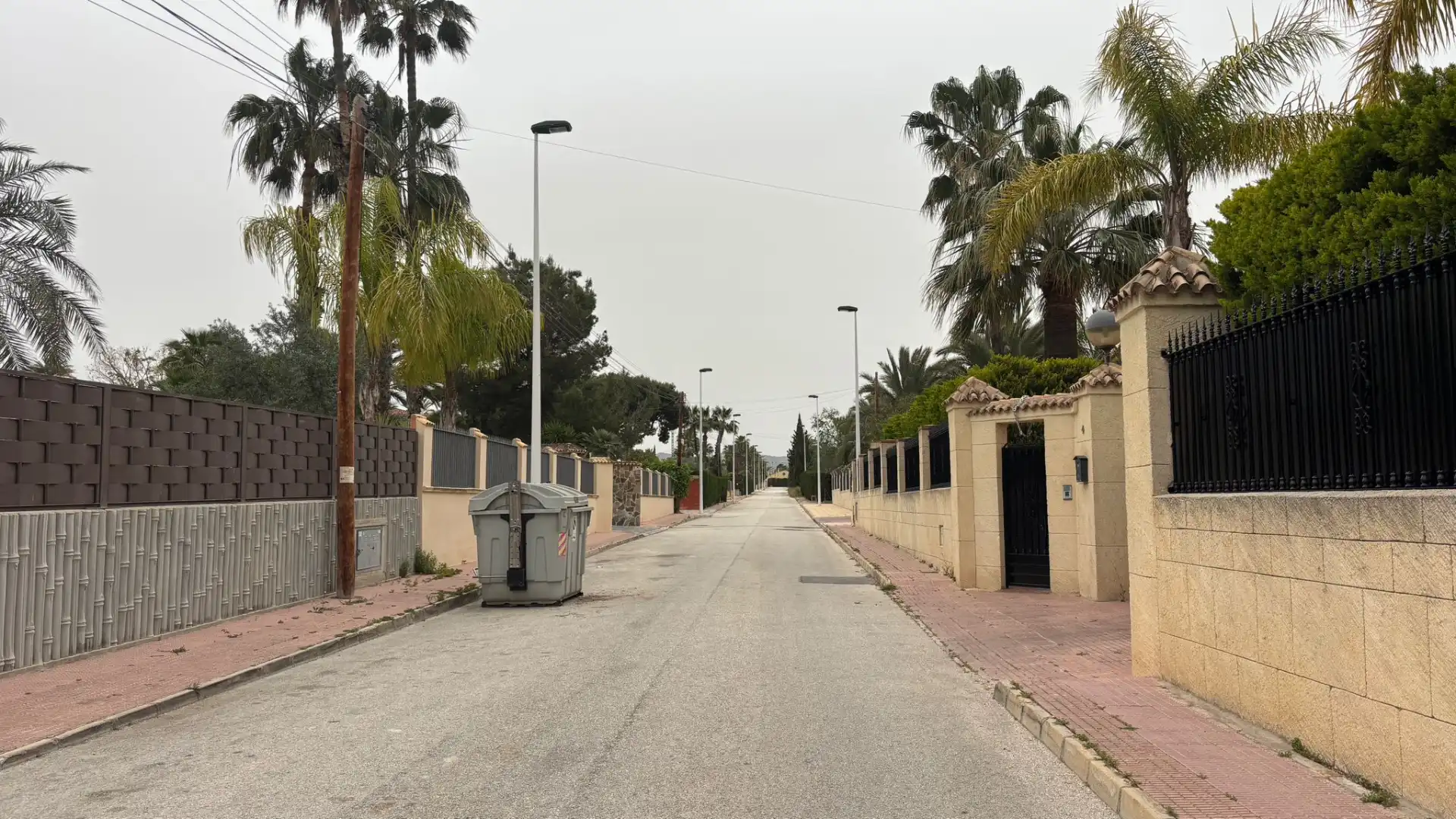 Vista exterior de Casa o xalet en venda en Elche / Elx amb Jardí privat, Terrassa i Piscina