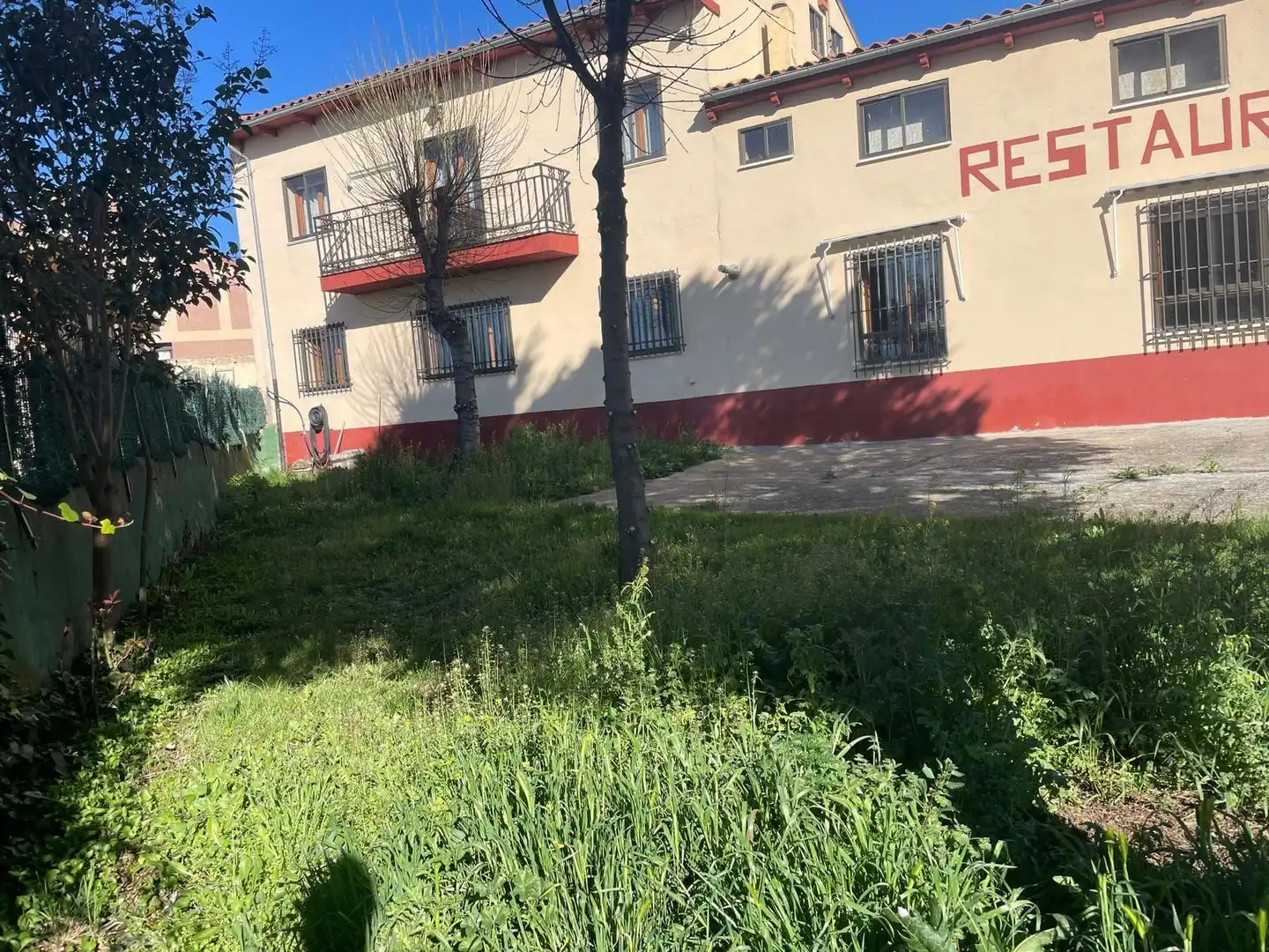 Vista exterior de Casa o chalet en venta en Roda de Eresma con Jardín privado