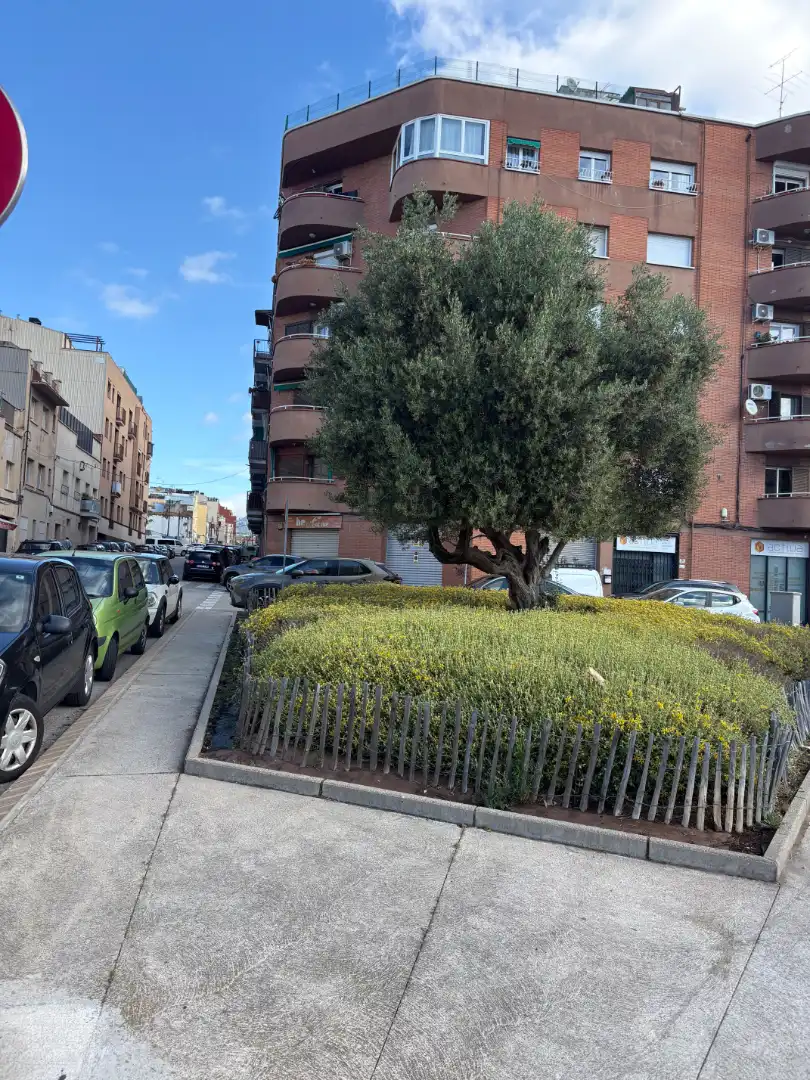 Parkplatz von Geschaftsraum zum Verkauf in Terrassa mit Klimaanlage, Heizung und Parkett