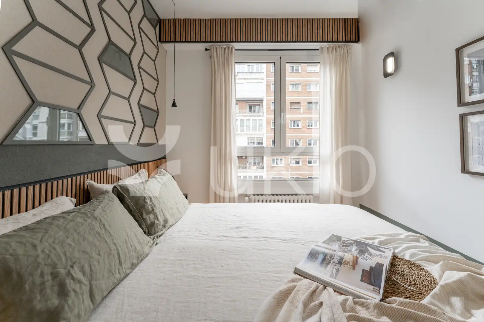 Dormitori de Apartament de lloguer en Madrid amb Aire condicionat, Calefacció i Moblat