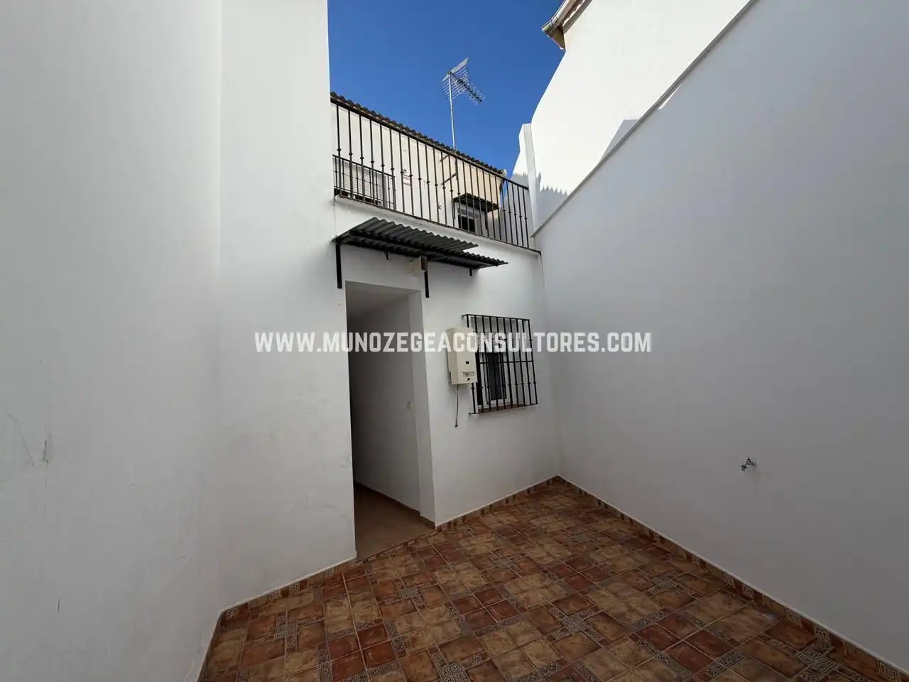 Vista exterior de Casa o xalet en venda en Lucena amb Terrassa i Traster
