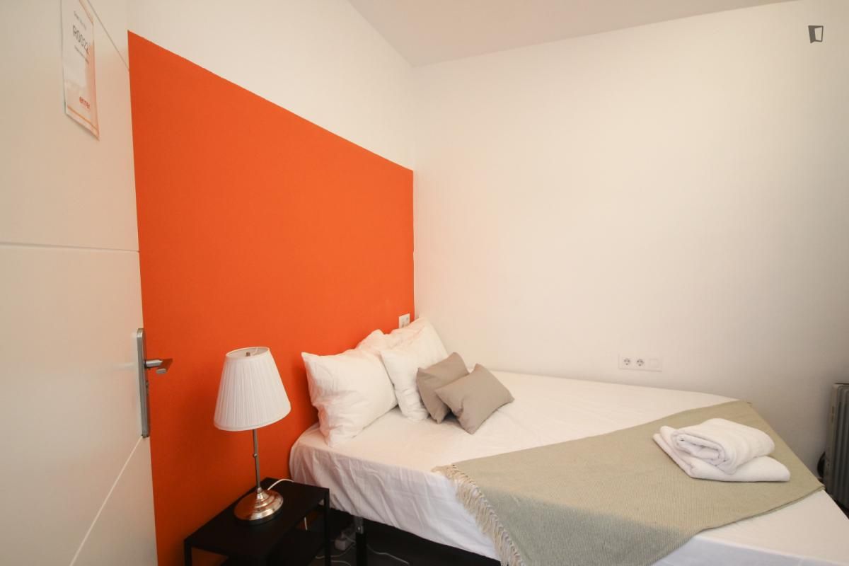 Dormitori de Apartament per a compartir en  Barcelona Capital amb Moblat, Forn i Microones