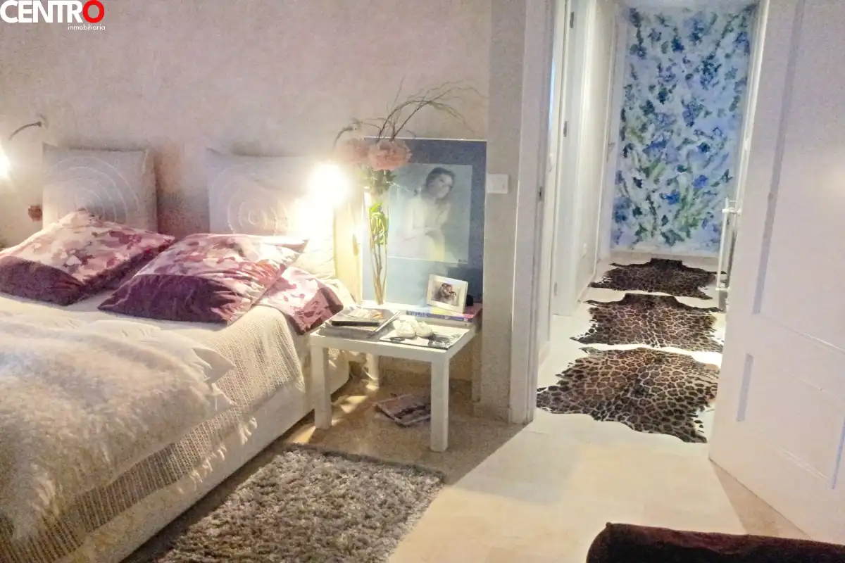 Dormitori de Casa o xalet en venda en Granada amb Aire condicionat, Calefacció i Jardí privat