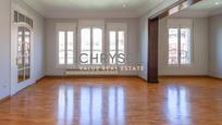 Sala d'estar de Pis en venda en  Barcelona Capital amb Aire condicionat, Calefacció i Parquet