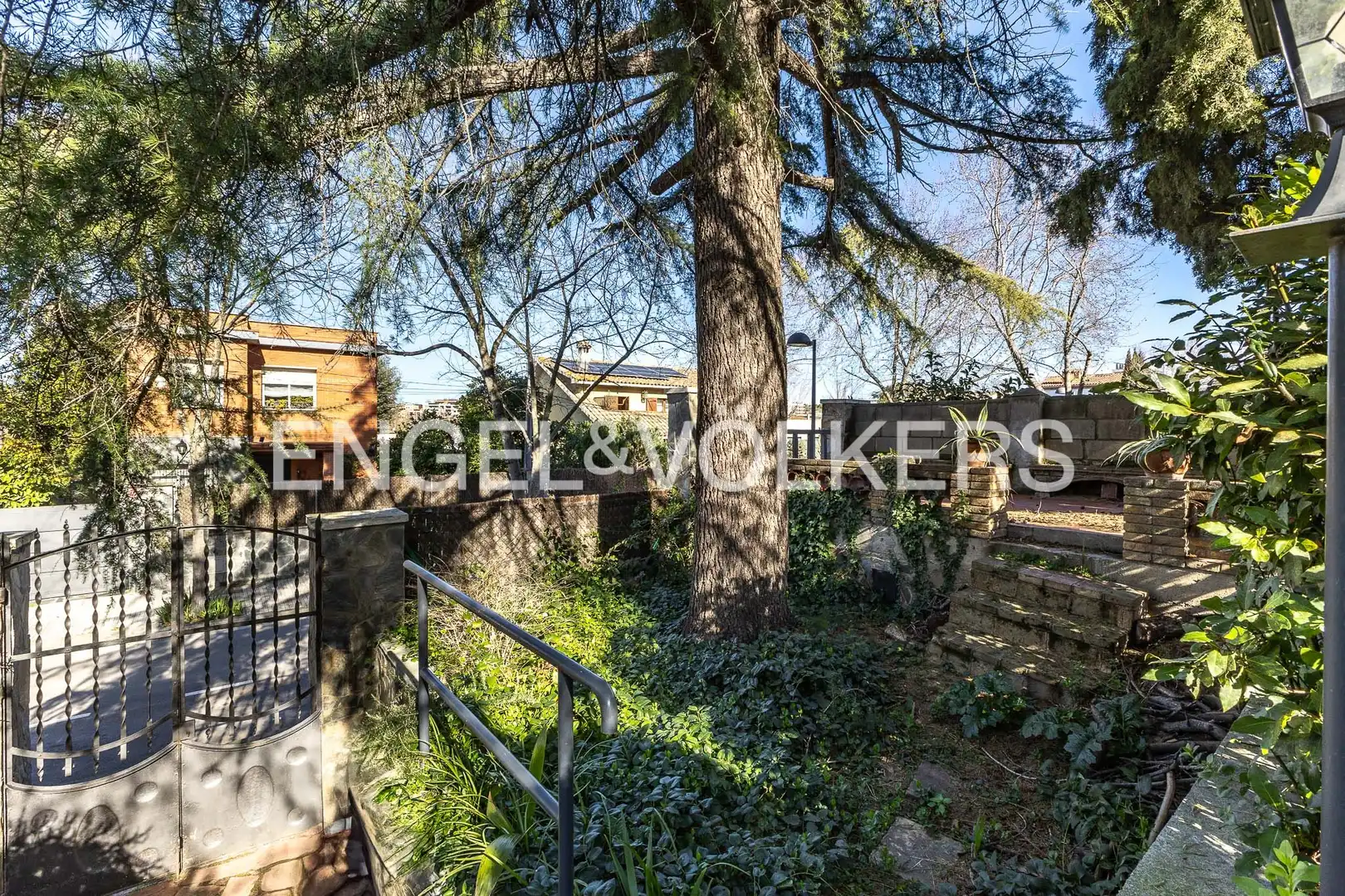 Exterior view of Houses for sale in Sant Cugat del Vallès  with Air Conditioner, Heating and Private garden
