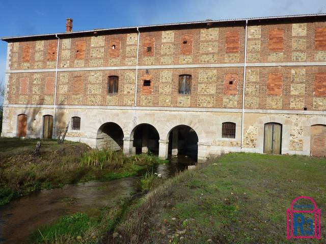 Edificio en Venta en Carbajal a Carretera Caboalles en Sariegos