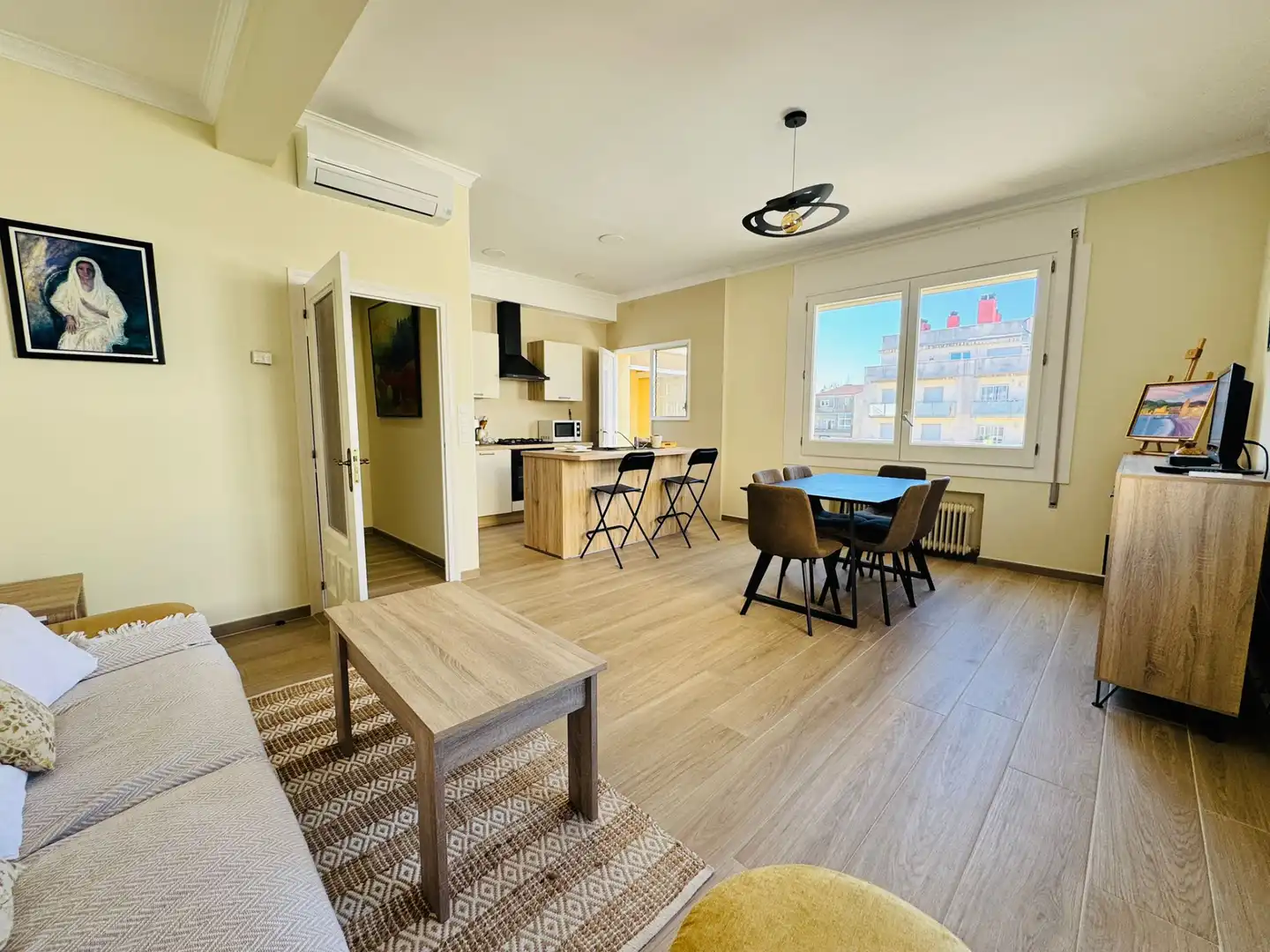 Living room of Flat for sale in Figueres  with Air Conditioner, Heating and Terrace