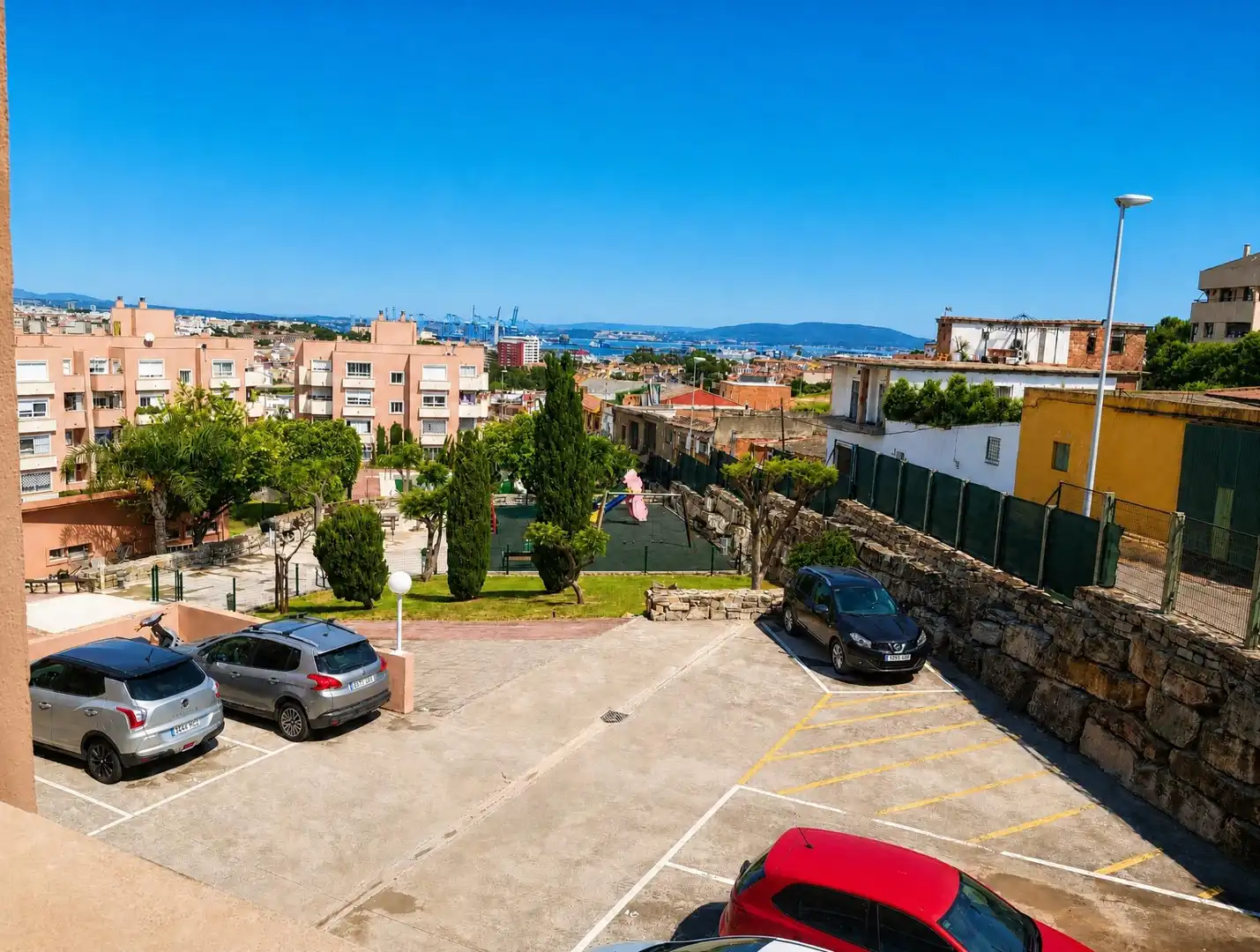 Aparcament de Pis en venda en Algeciras amb Piscina comunitària