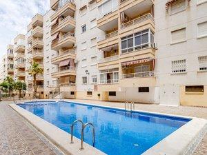 Vista exterior de Apartament en venda en Torrevieja amb Aire condicionat, Balcó i Piscina comunitària