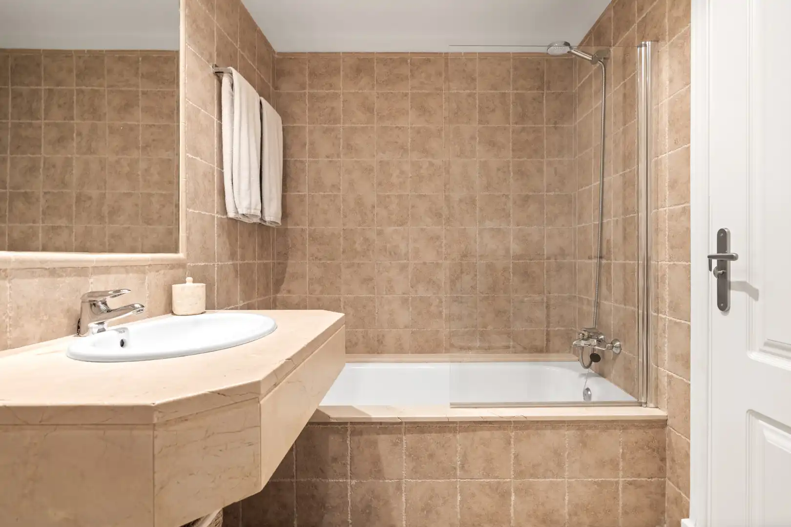 Bany de Apartament en venda en Benahavís amb Aire condicionat, Terrassa i Piscina