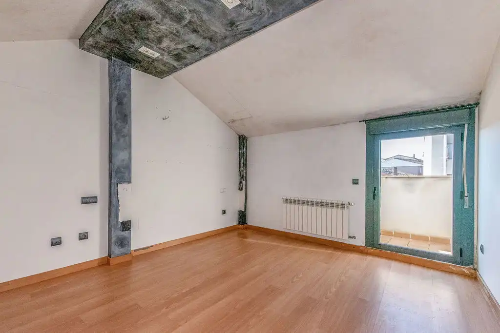 Casa adosada en venta en La Hiniesta  con Calefacción y Terraza