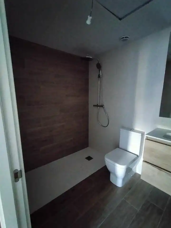 Badezimmer von Wohnung zum Verkauf in Zaragoza mit Klimaanlage, Heizung und Terrasse