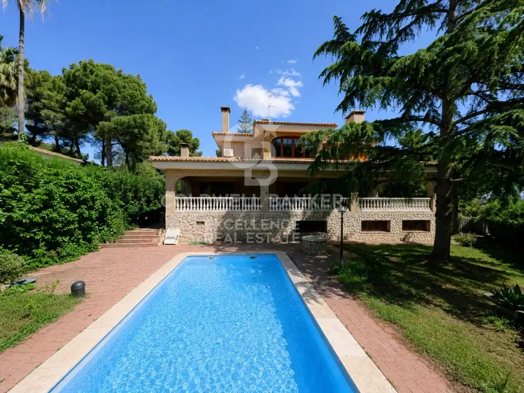 Vista exterior de Casa o xalet en venda en Torrent amb Aire condicionat, Calefacció i Jardí privat