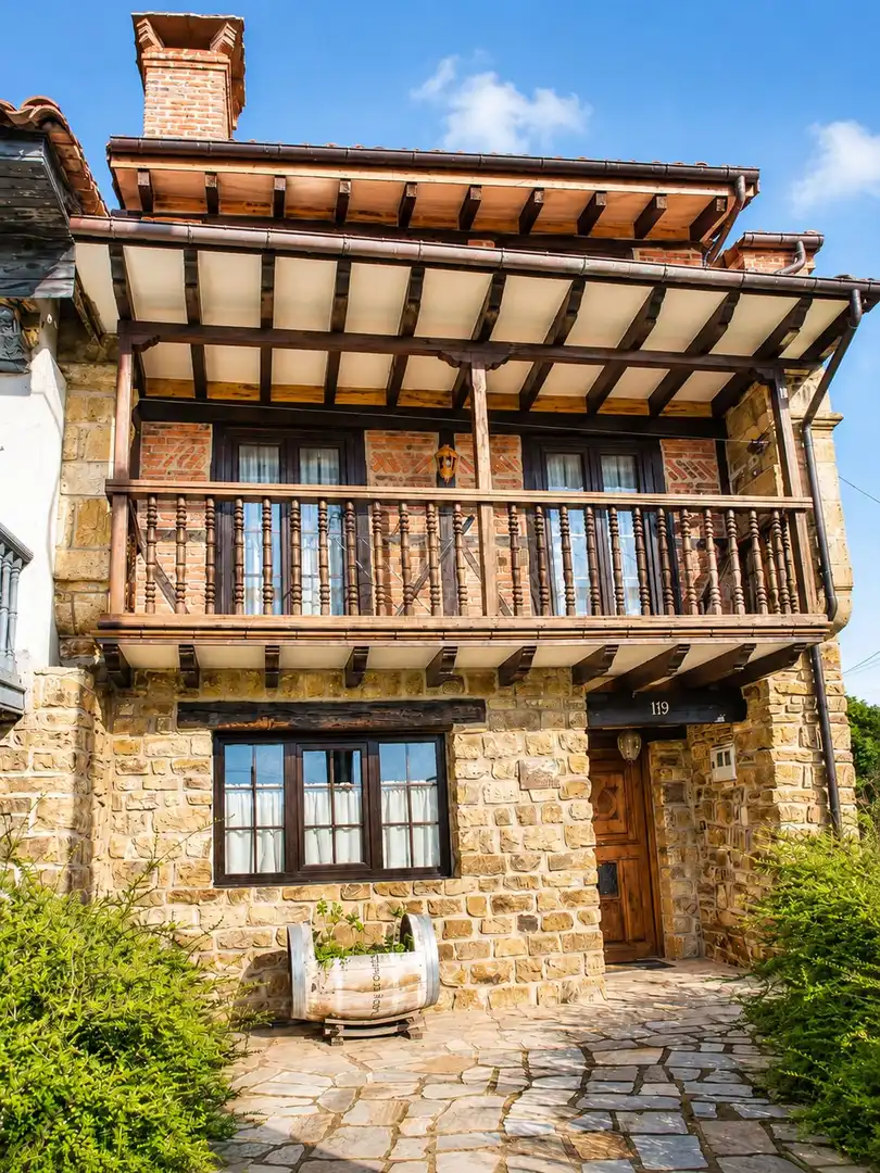 Vista exterior de Casa o chalet en venta en Arenas de Iguña con Calefacción, Terraza y Piscina