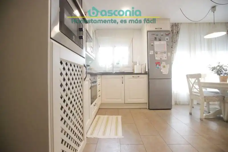Cuina de Pis en venda en Basauri  amb Calefacció i Moblat