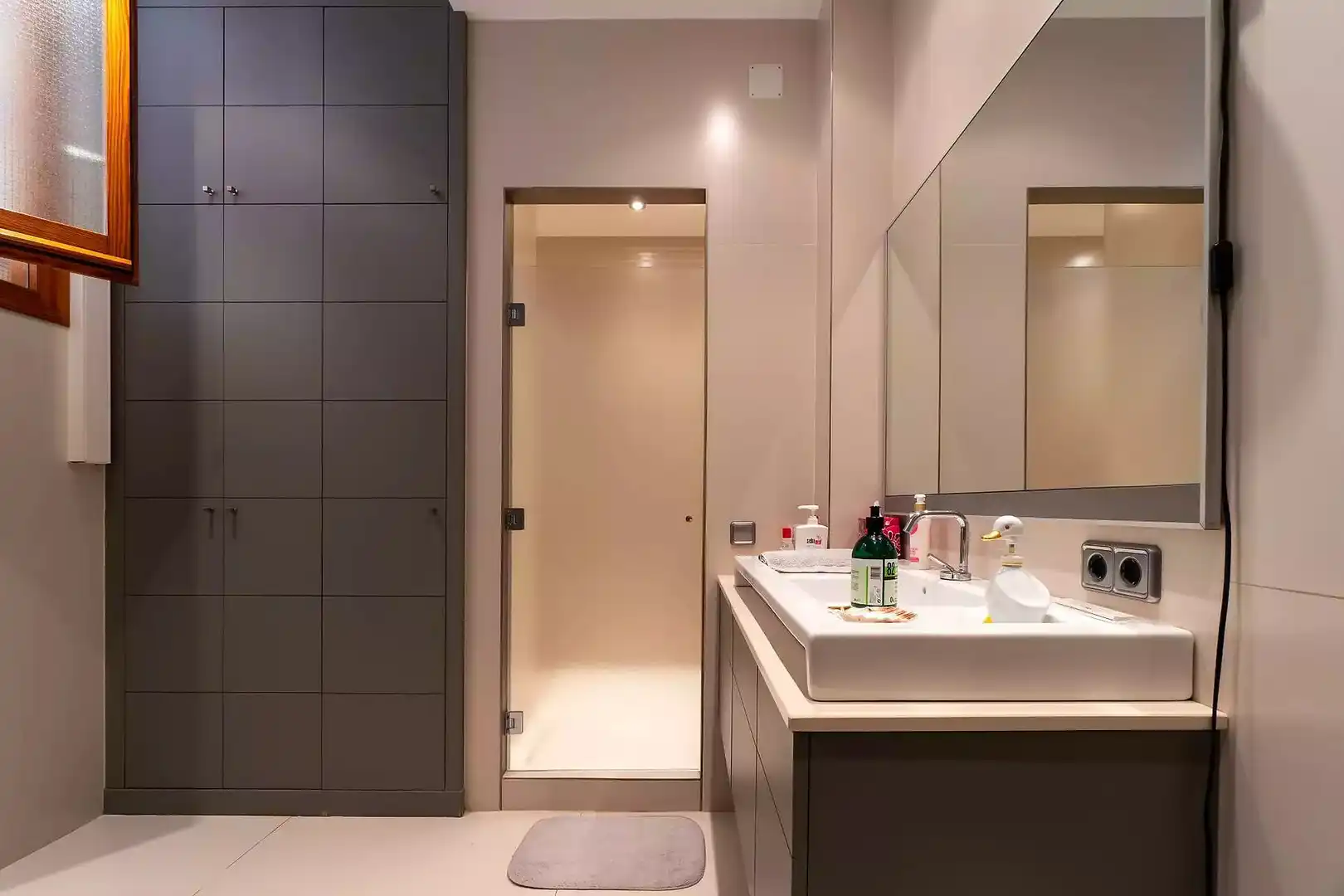 Bathroom of Houses for sale in Banyoles  with Swimming Pool and Furnished