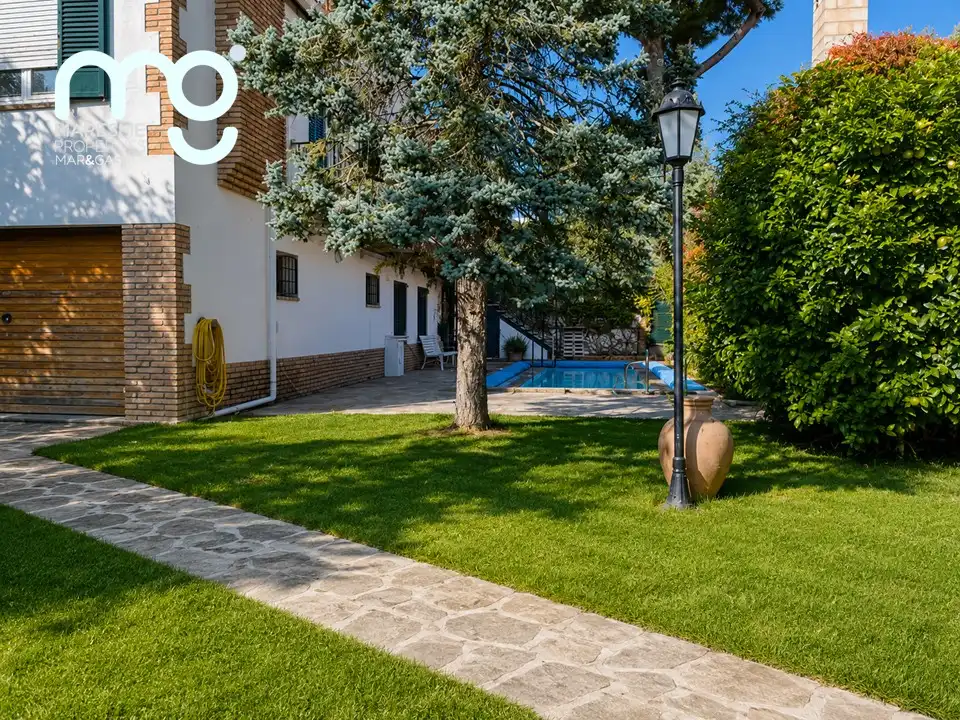 Chalet con terraza en venta en Cabrils
