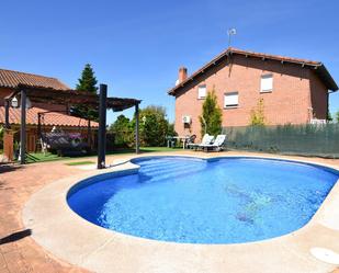 Piscina de Casa adosada en venda en Quijorna amb Aire condicionat, Calefacció i Jardí privat