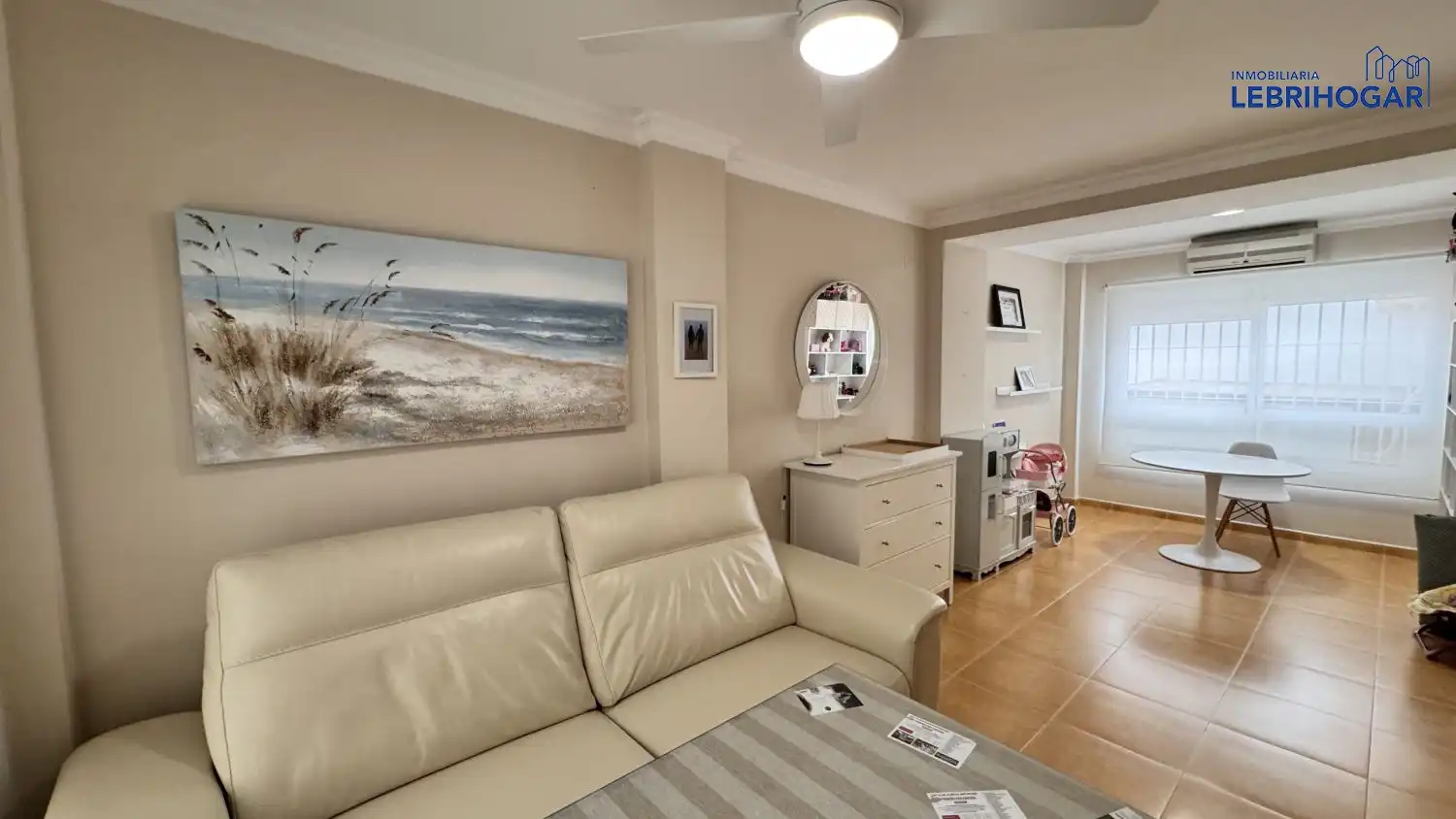 Sala d'estar de Casa adosada en venda en Lebrija amb Aire condicionat, Calefacció i Terrassa