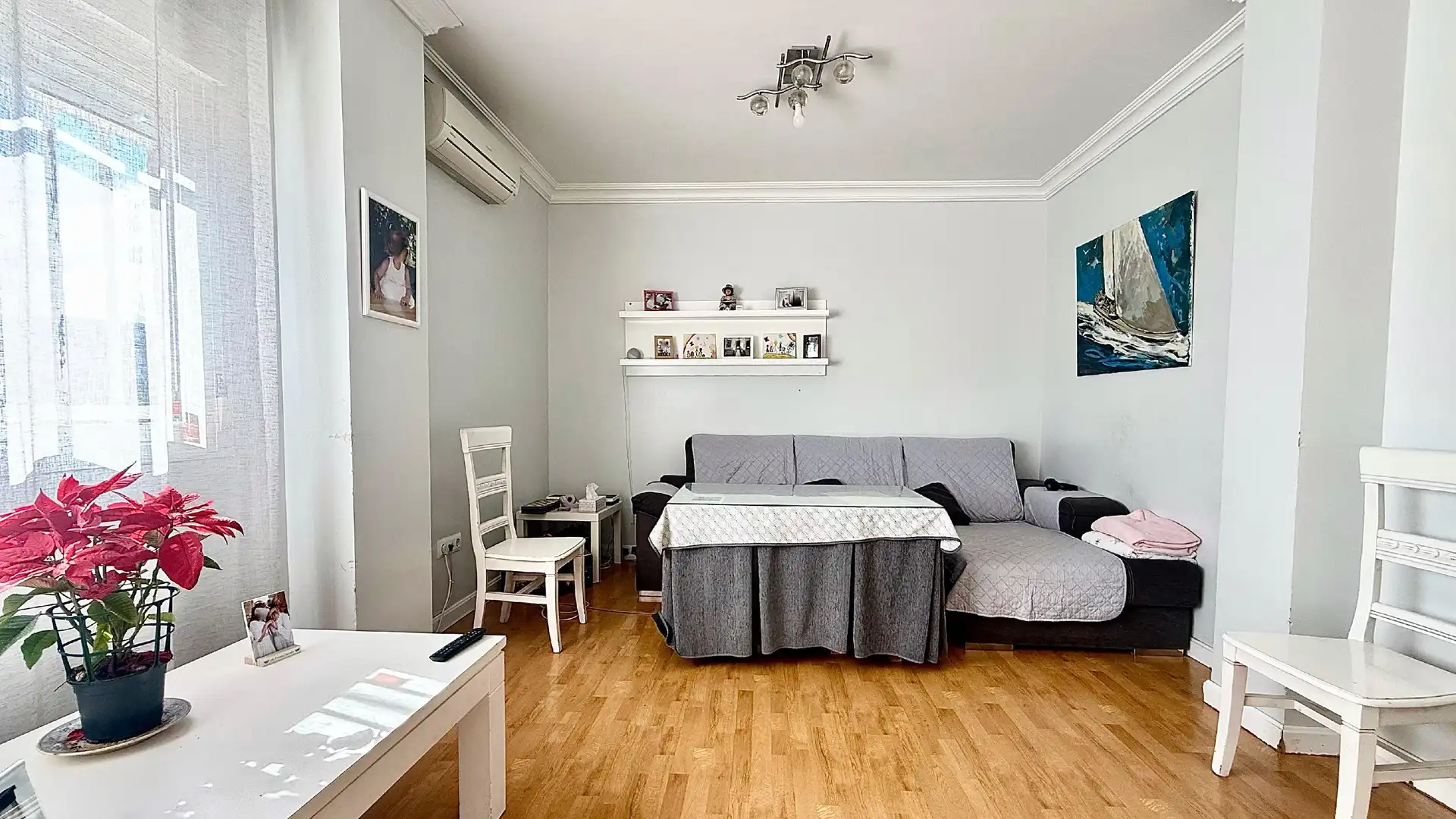 Living room of Flat for sale in Plasencia  with Air Conditioner, Heating and Parquet flooring