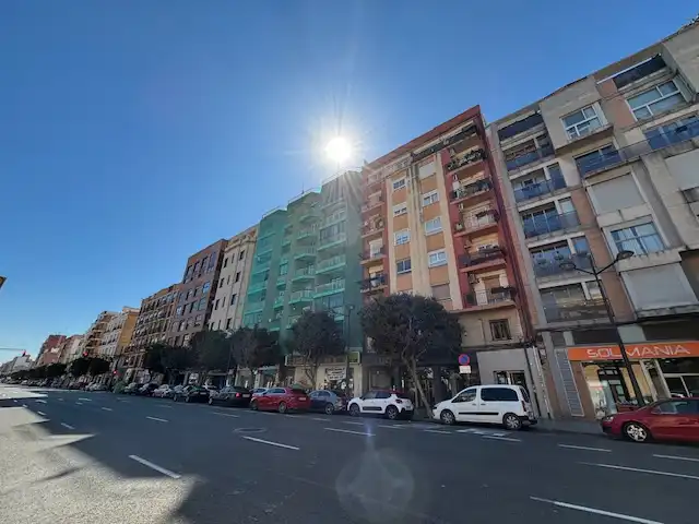 Vista exterior de Apartamento en venta en Valencia con Amueblado, Horno y Lavadora