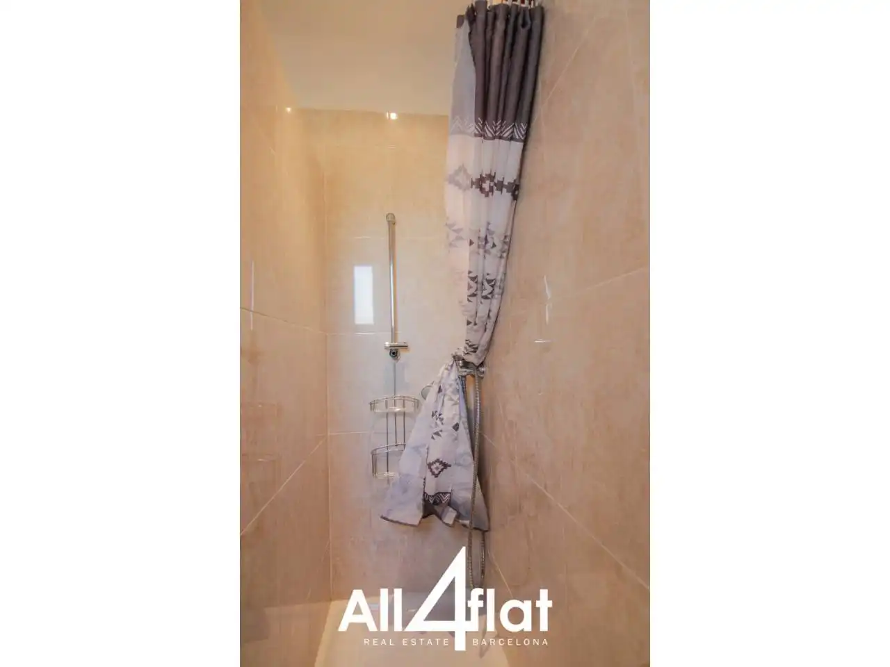 Badezimmer von Dachboden zur Miete in Barcelona mit Klimaanlage, Parkett und Terrasse