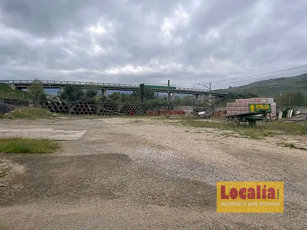 Fabrikhallen zur Miete in Arenas de Iguña