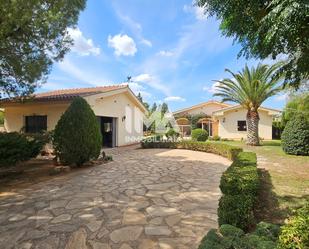 Vista exterior de Casa o xalet en venda en L'Eliana amb Terrassa i Piscina