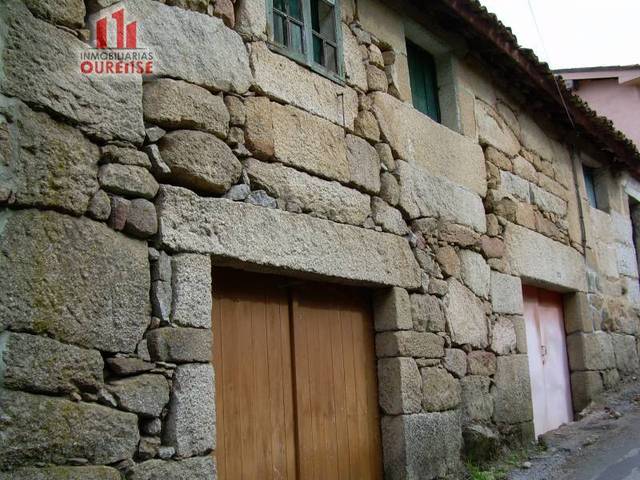 Casa-chalet en Venta en Toén