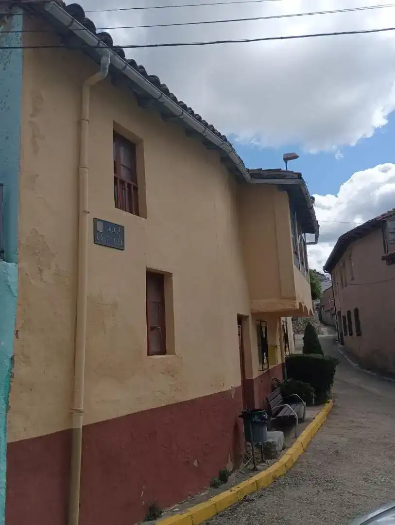Vista exterior de Planta baja en venta en La Pola de Gordón 
