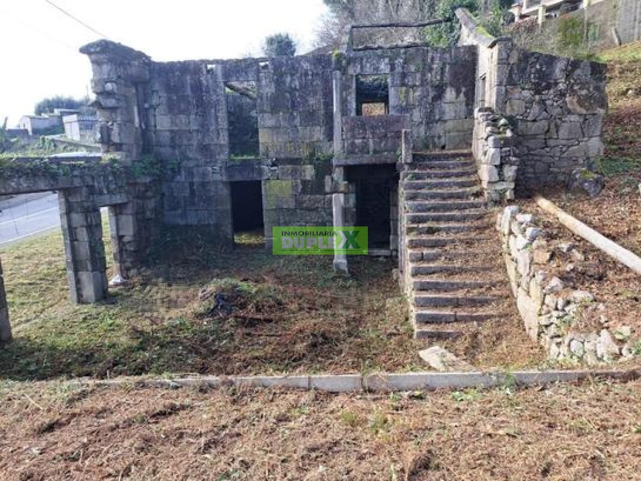 Finca rústica en venda en Pontevedra Capital  amb Calefacció i Jardí privat
