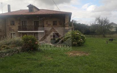 Casa o xalet en venda en Camargo amb Jardí privat