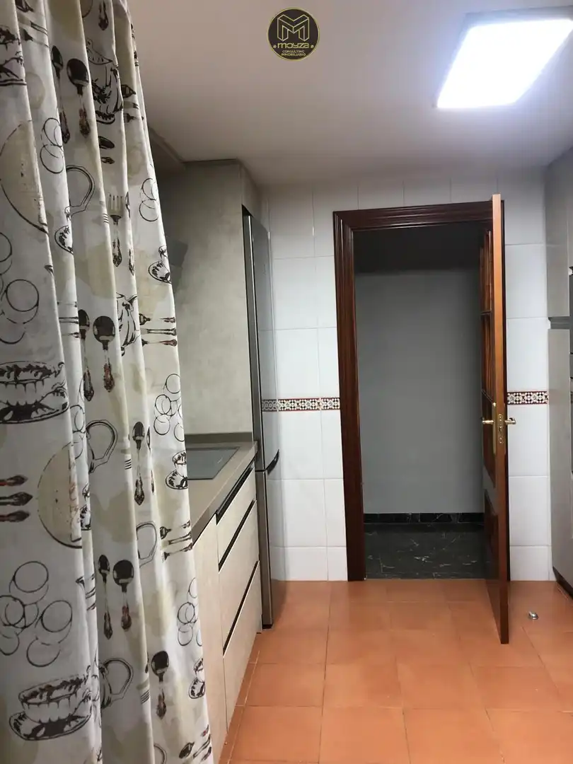 Badezimmer von Dachboden zum Verkauf in Martos mit Heizung und Terrasse