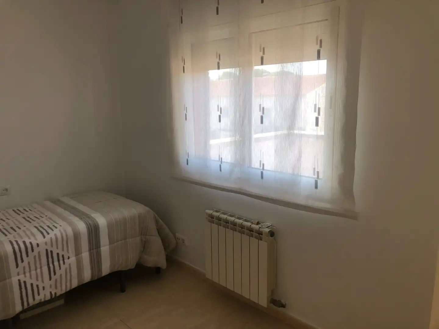 Schlafzimmer von Einfamilien-Reihenhaus zum Verkauf in Banyeres del Penedès mit Klimaanlage, Heizung und Privatgarten