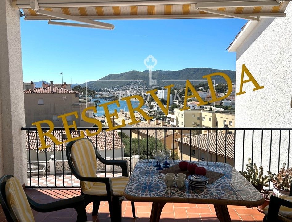 Vista exterior de Casa adosada en venda en Llançà amb Aire condicionat, Calefacció i Jardí privat