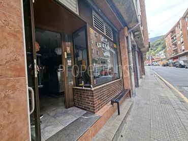 Local comercial de lloguer a Peñaskal  bajo
