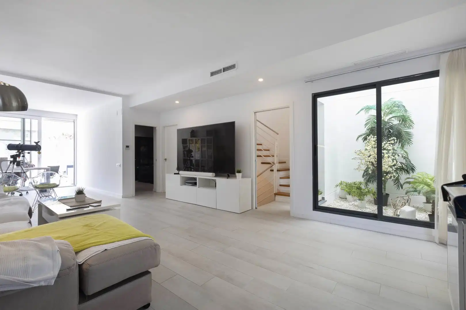 Sala de estar de Casa adosada en venta en San Antonio de Benagéber con Aire acondicionado, Calefacción y Terraza