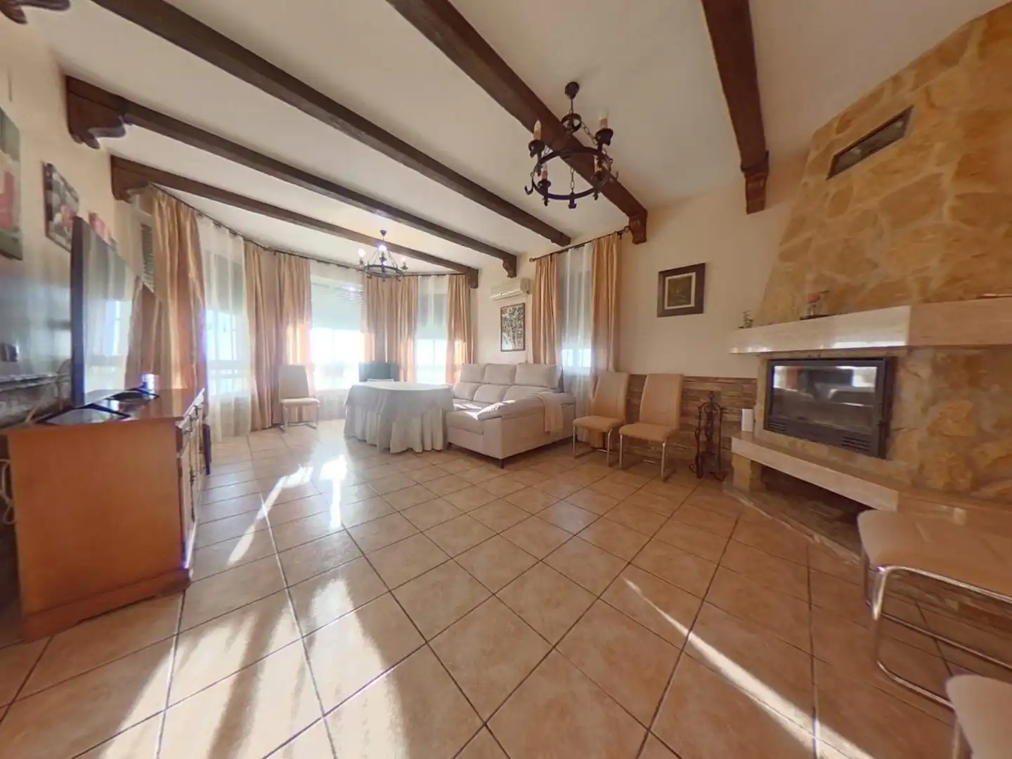 Sala de estar de Finca rústica en venta en Almodóvar del Río con Aire acondicionado, Jardín privado y Piscina