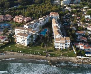 Vista exterior de Dúplex en venda en Marbella amb Aire condicionat, Terrassa i Moblat