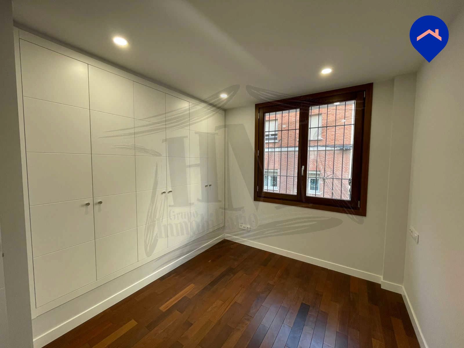 Flat for sale in Valdeacederas