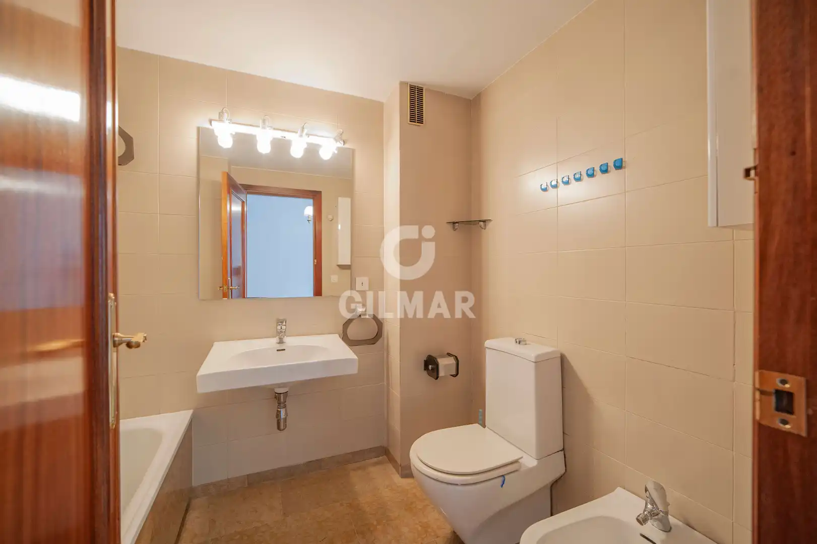 Baño de Piso de alquiler en Sevilla con Calefacción y Balcón