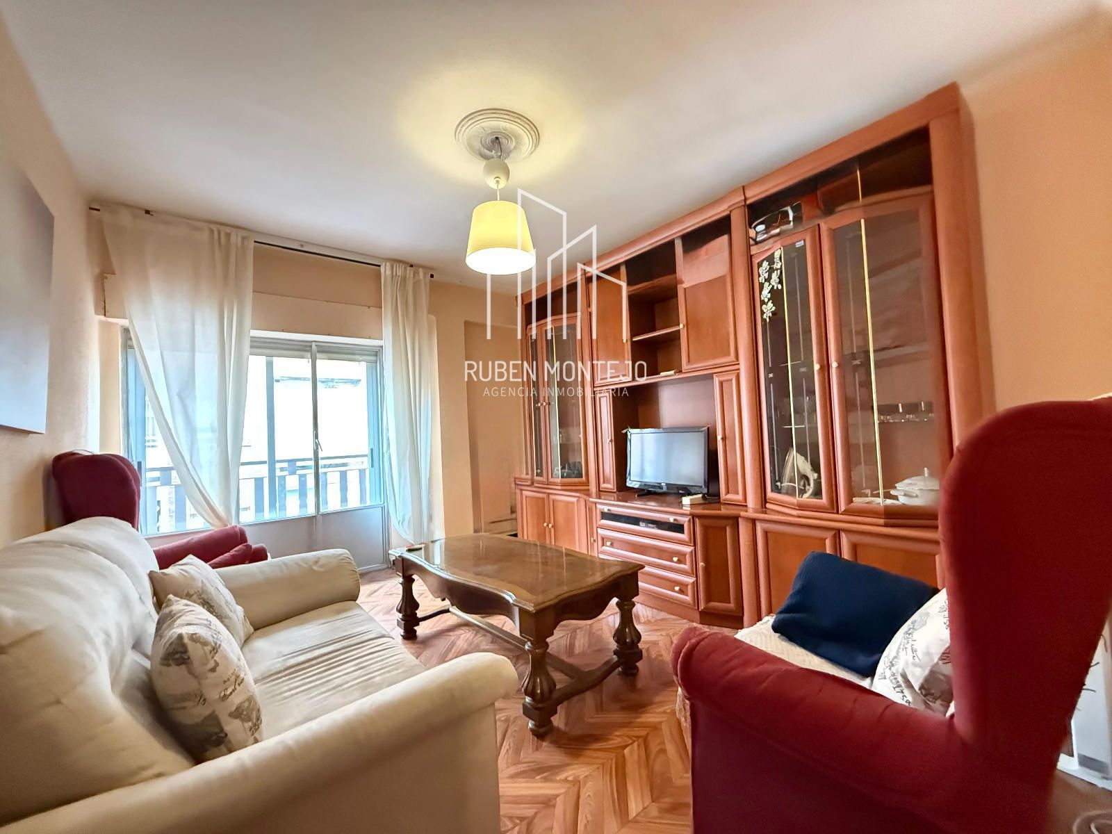 Living room of Flat to rent in Salamanca Capital  with Heating, Parquet flooring and Terrace