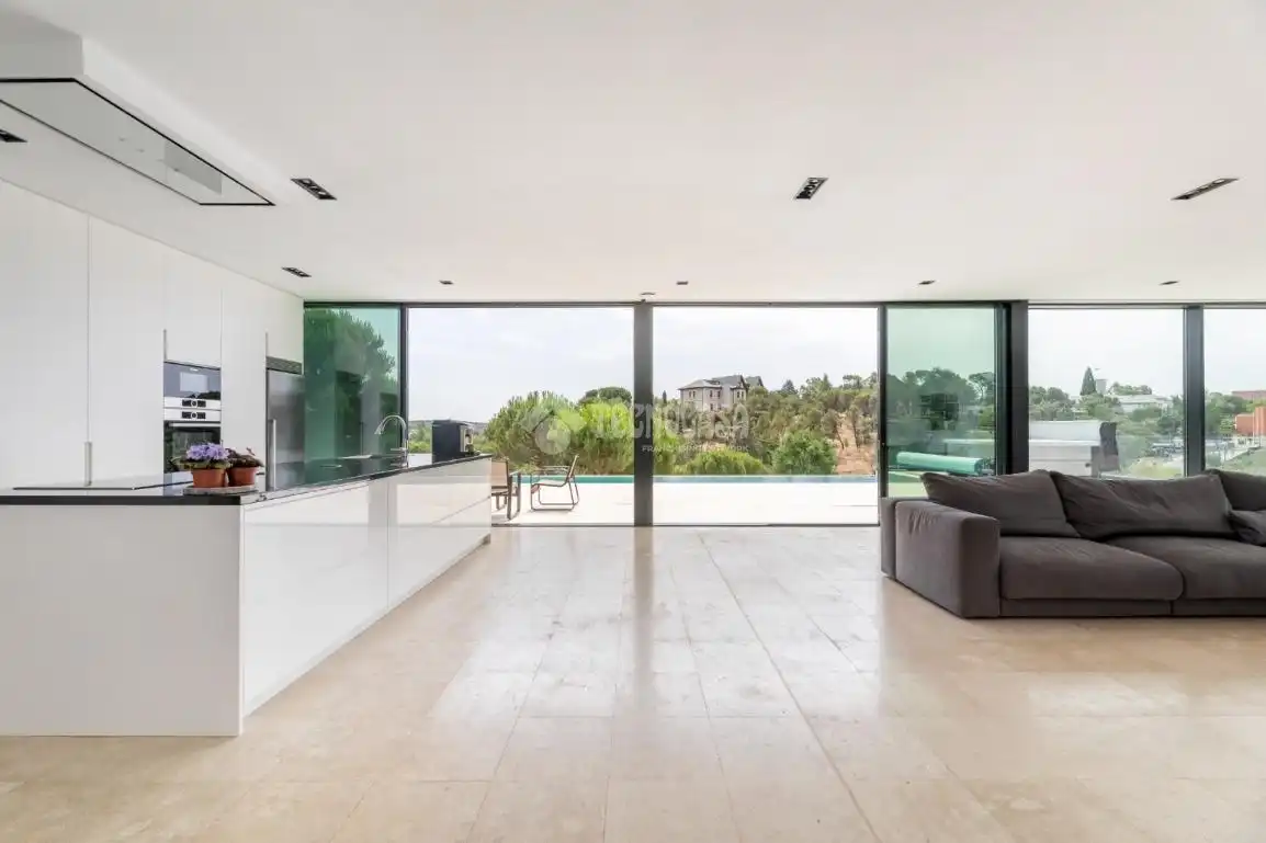 Sala d'estar de Casa o xalet en venda en Torrelodones amb Aire condicionat, Calefacció i Jardí privat