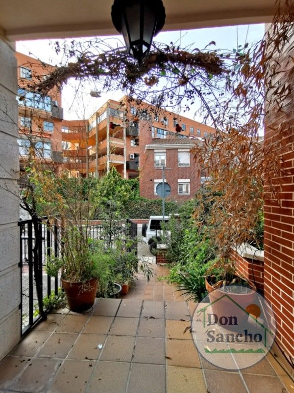 Exterior view of Single-family semi-detached for sale in Cistérniga  with Heating and Terrace
