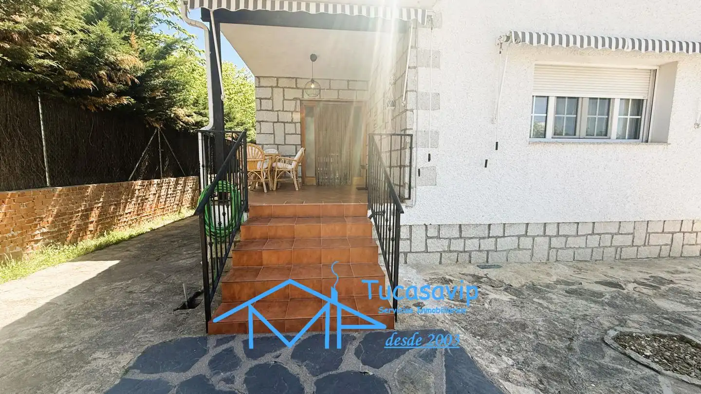 Vista exterior de Casa o chalet en venta en Cebreros con Aire acondicionado, Jardín privado y Terraza