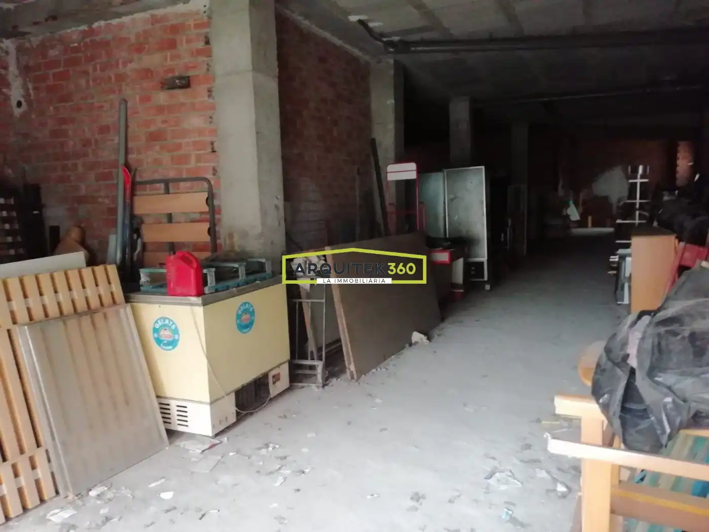 Local comercial en venda a Calle corts catalanes