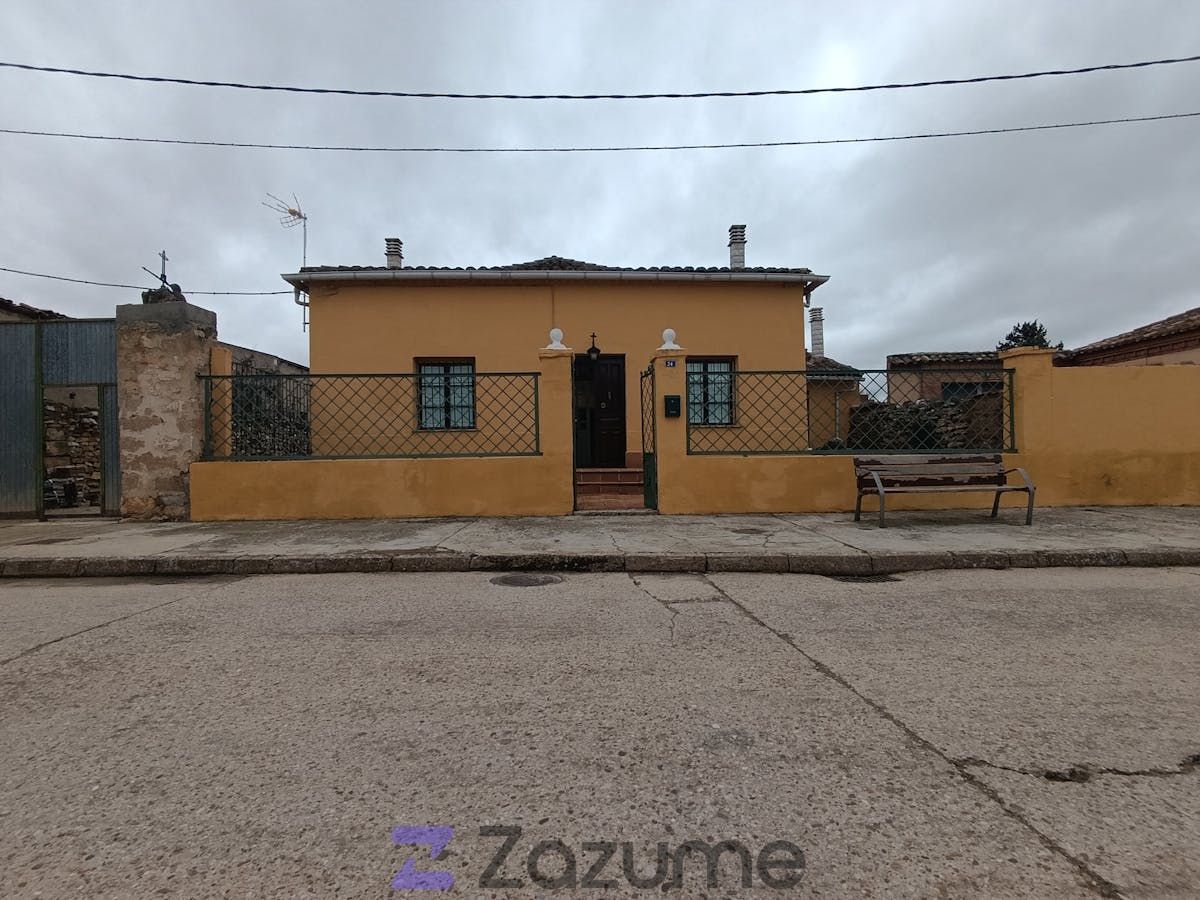 Vista exterior de Casa o xalet de lloguer en Torquemada amb Calefacció, Jardí privat i Terrassa