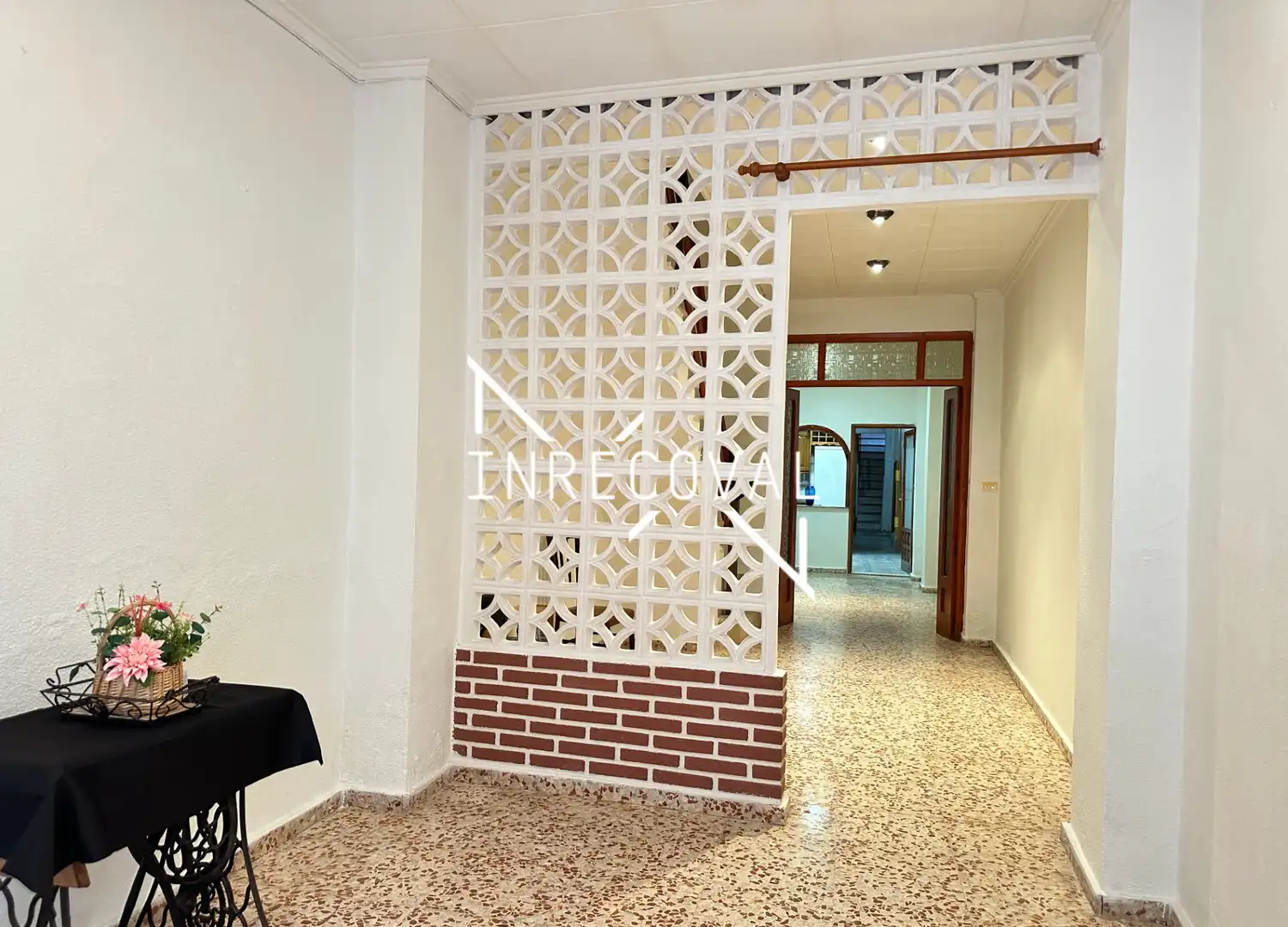 Casa aparellada amb terrassa en venda a Carrer de Cantarrana, imagen 2
